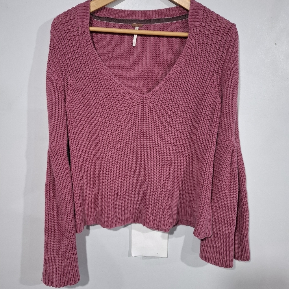 Free People Pink Textured Knit Top Rose Pink Damsel Bell Sleeve V-Neck Boho Sz S - Picture 2 of 12
